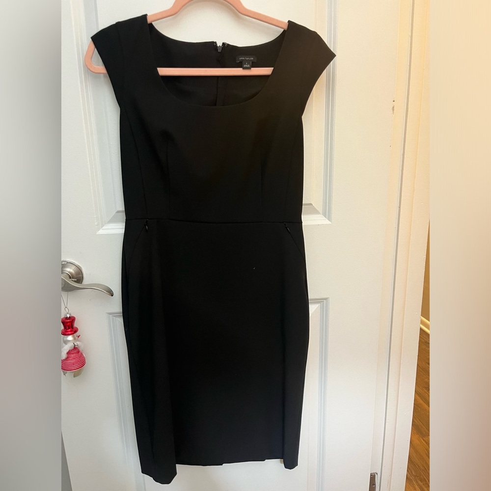 Ann Taylor black dress. Used Excellent Condition.